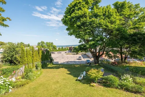 Unit 1: Beautiful townhouse near to Petoskey shopping, restaurants and trails.