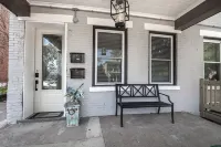 Large & Private w/King Bed Great Location