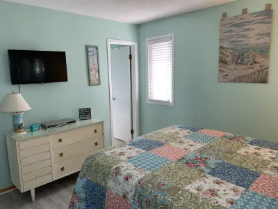 Sunrise or Sunset, 2 blocks from the beach and 1 block from the Bay! Hotels near Beachfront