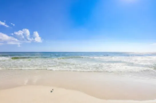 One Q-ute Cottage : Beach and Bay Retreat w/ Pool