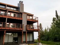 Whirlpool Suite for 2: Lusten Mtn- Pools, Hot Tub, Hiking, & Golf