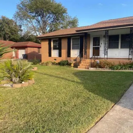 Visiting family need space? Enjoy our spacious & serene abode. Plenty of space!