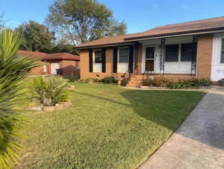 Visiting family need space? Enjoy our spacious & serene abode. Plenty of space!