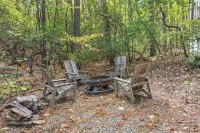 1 bedroom cozy cabin 5 miles to Helen!   Fireplace, Hot tub, kitchen, Fire Pit!