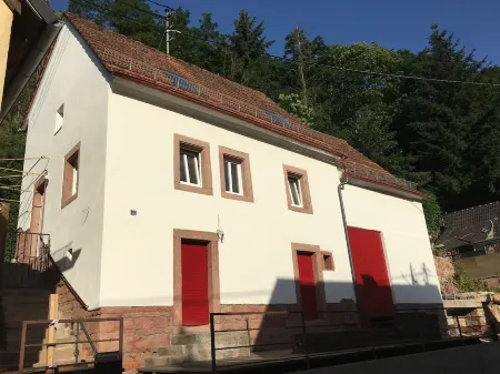 YOUR COUNTRY HOUSE in Palatine with garden, terrace,  nature and tranquillity Отели в г. Ойсерталь