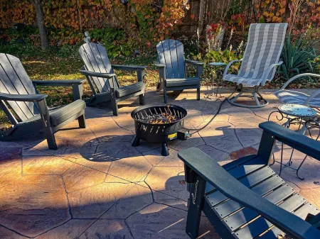 Central Omaha Pool w/ Spa Oasis + Fire Pit + 3 Living Rooms