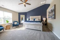 Grand Park minutes away sleeps 13