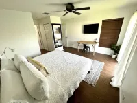 Family-friendly home near Downtown, Stadium, & Beaches. Downtown Abacoa附近的飯店