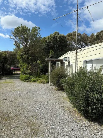 Poplar cottage Sandy point , 3 bedroom , 4 min walk to beach