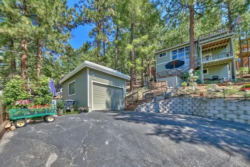 Lake Tahoe Tree House with Panoramic Views of Lake Tahoe