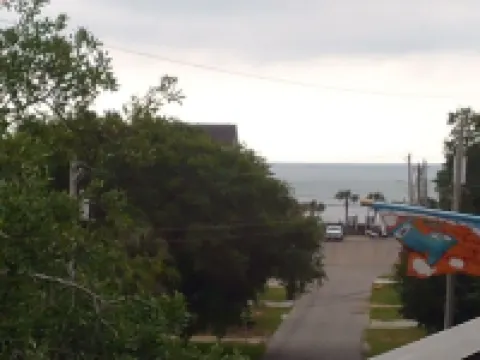 NEED TO GET AWAY? UPDATED CONDO 1 BLOCK TO BEACH