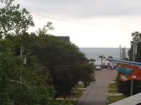 NEED TO GET AWAY? UPDATED CONDO 1 BLOCK TO BEACH Hotels in Surfside Beach