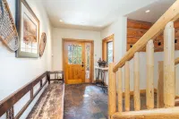 Winter IS Coming!  Epic Ski-in/Out 4Br+Home Hot Tub, fp, Deck, Garage, Views,