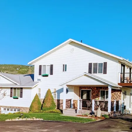 Golf Course Lakehouse with fantastic views of the lake, mountains & golf course.