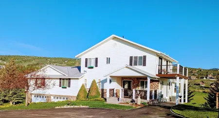 Golf Course Lakehouse with fantastic views of the lake, mountains & golf course.