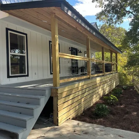 NEW Charming 3-bedroom house on Smith Lake.