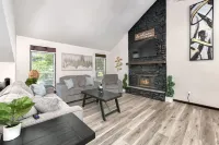 Stylish modern 4/3 family home in Overland Park