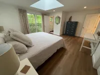 Coastal Cape Hideaway - Outdoor Shower & Fire-Pit! Ξενοδοχεία στην πόλη Mashpee