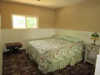 Lakefront home on 1.6 acres