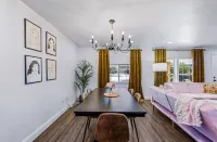 Cosmic Cowgirl 3 minutes from the Stockyards!