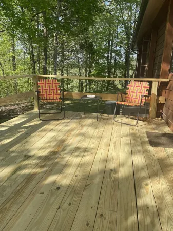 Less than 1 mile from Dale Hollow State Park Marina. Private pond for fishing.