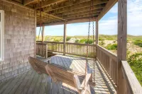 Oceanfront Bliss w/ outdoor pool, hot tub and beds made !