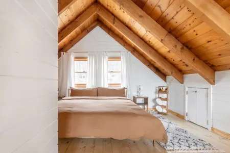 Cozy Catskills Chalet