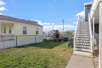 Steps from Hampton Beach and all entertainment! 2 bedrooms, pet friendly!