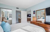 Waterfront Heated Pool-Minutes to Fort DeSoto Beach Downtown Shops & Restaurants