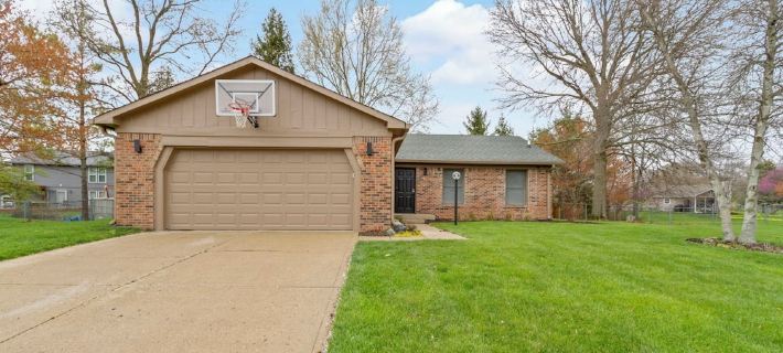 Casa Boho- Fire Pit, BBQ, B-ball hoop Hotels in Fishers