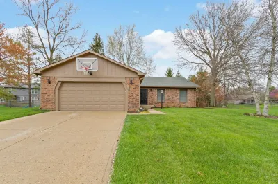Casa Boho- Fire Pit, BBQ, B-ball hoop Hotels near Napleton Kia of Fishers