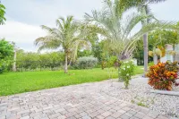 Beach House, Palm trees 🌴 and Relaxing environment!<br> Hotel dekat Indian Rocks Beach Nature Preserve