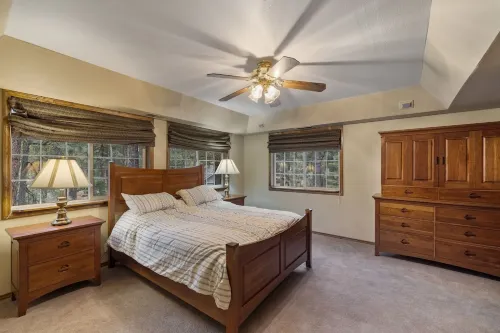 Fun Family Cabin in the Heart of the Lost Sierra w/ BBQ, Games and Tons of Space