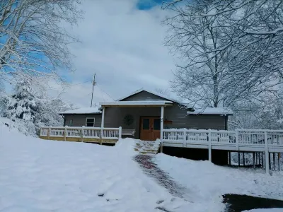 Sevierville’s hidden GEM 💎💎 Hotels near Smoky Mountain Knife Works