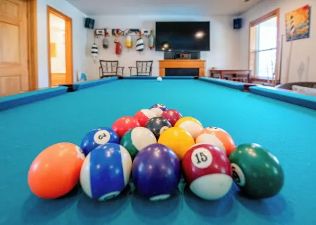 Pet Friendly, fenced in Yard and Huge Pool! Sound Views, 2 min walk to Ocean