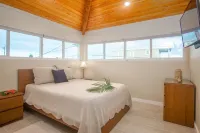 Atlantic side, quiet neighborhood ~ 3 Bed 2.5 Bath, dock, pool / hot tub, kayak