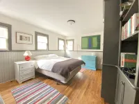 Beautiful Berkshire Farm House on 160+ Acres Hotel a Alford