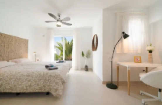 Luxurious A2 in a Small Complex with Communal Pool 100m from the Sea