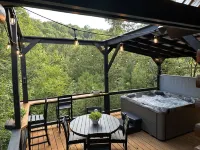 Luxurious and Rustic “Wolf Ridge Lodge” with Hot Tub - Sleeps 6 at Wolf Pen Gap