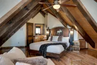 Luxury Cabin - Walk to Stagecoach Lift - Hot Tub - Mountain Views - Dogs Allowed