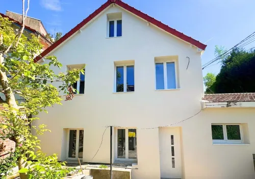 Maison Independente | 2 Bedrooms | 15min Paris by Train Hotels in Sarcelles