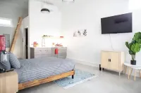 Luxe Modern Ballard Studio: 15 Min to Space Needle Hotels in ballard