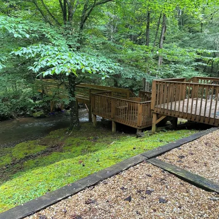 Creekside, Pet Friendly Mountain Log Cabin in the Smokies,  Fire Pit + Hot Tub