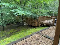 Creekside, Pet Friendly Mountain Log Cabin in the Smokies,  Fire Pit + Hot Tub