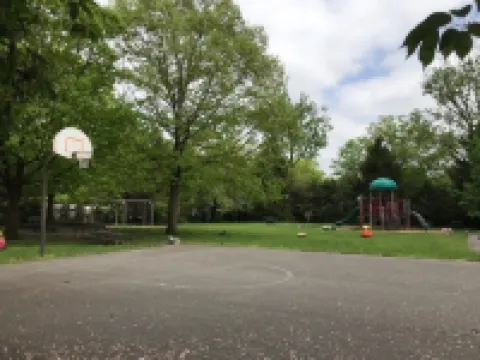 Perfect 2 BR Condo in Princeton w Parking