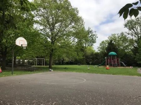 Perfect 2 BR Condo in Princeton w Parking Отели в г. Принстон