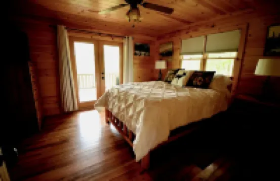 Romantic Fall Cabin - Wine, Fire Pit & Mountain Views