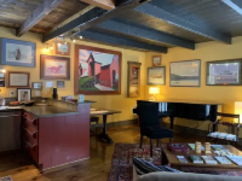 Pristine Custom Cottage, Grand Piano, Massage Studio on Site