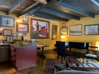 Pristine Custom Cottage, Grand Piano, Massage Studio on Site