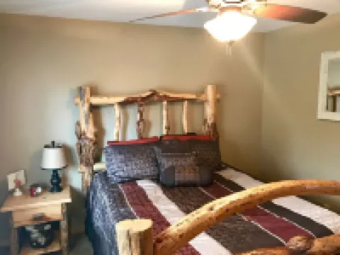 Luxury 3 Story Log Home in Duck Creek close To Zion, Bryce & Brian Head.